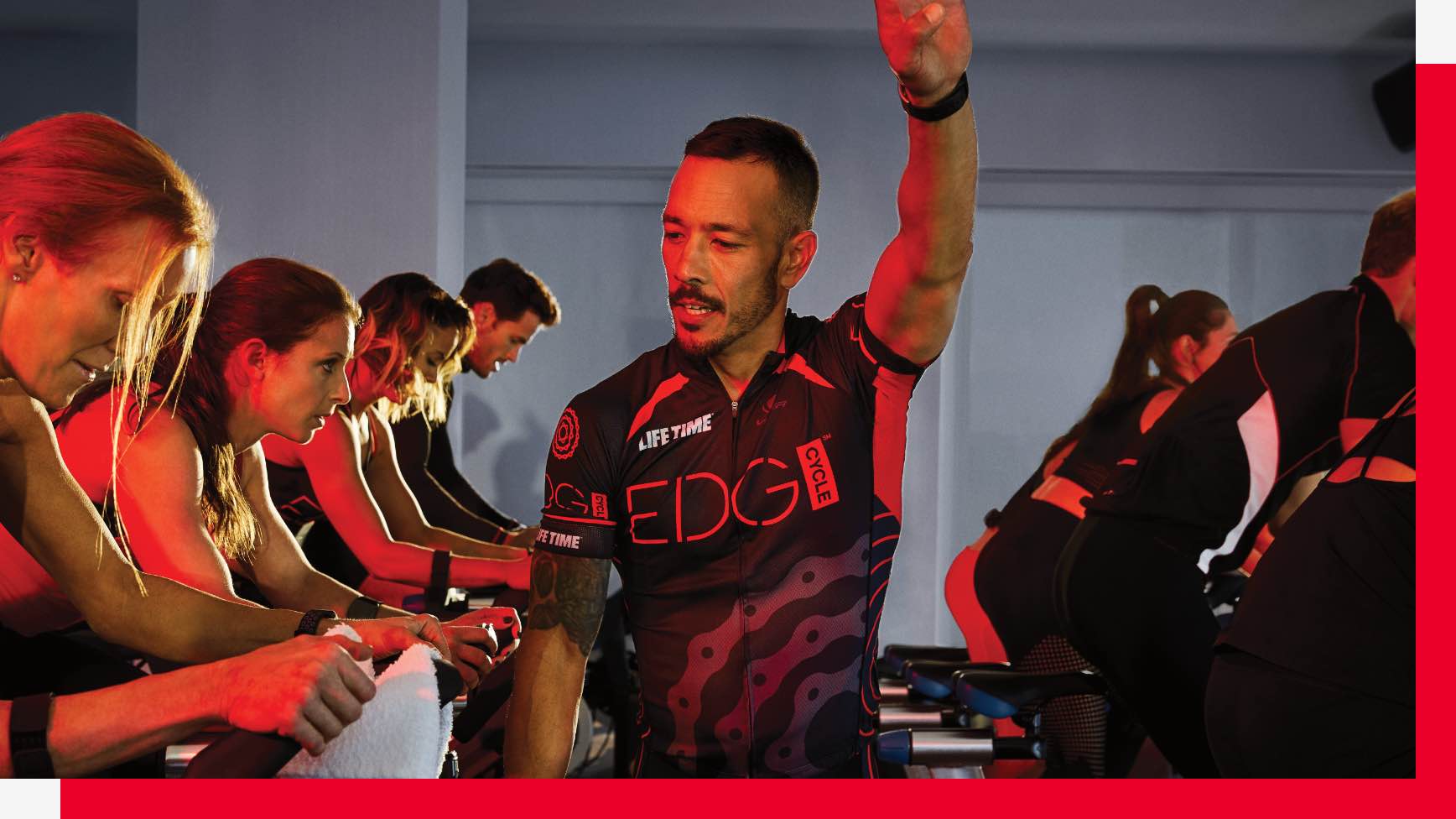 Instructor teaching an edge sculpt class